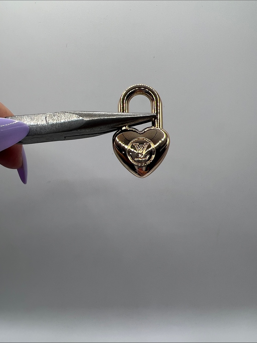 1436. Heart Padlock Charm in Shiny Gold